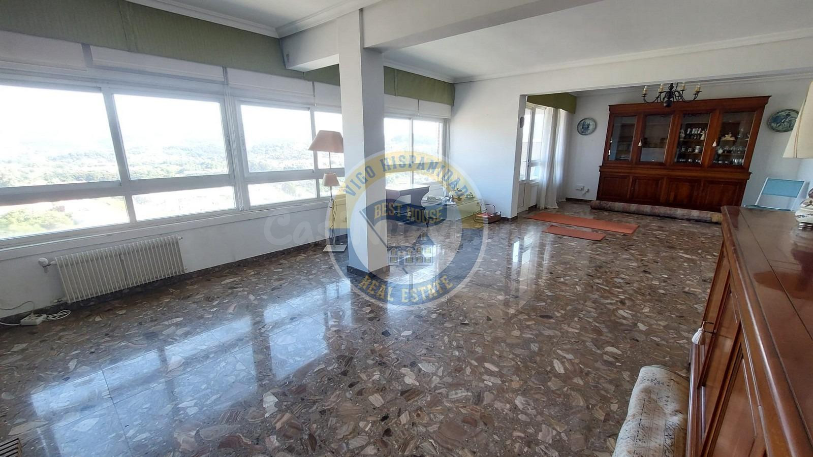 Amplia vivienda con espectaculares vistas en Gran Vía de Vig