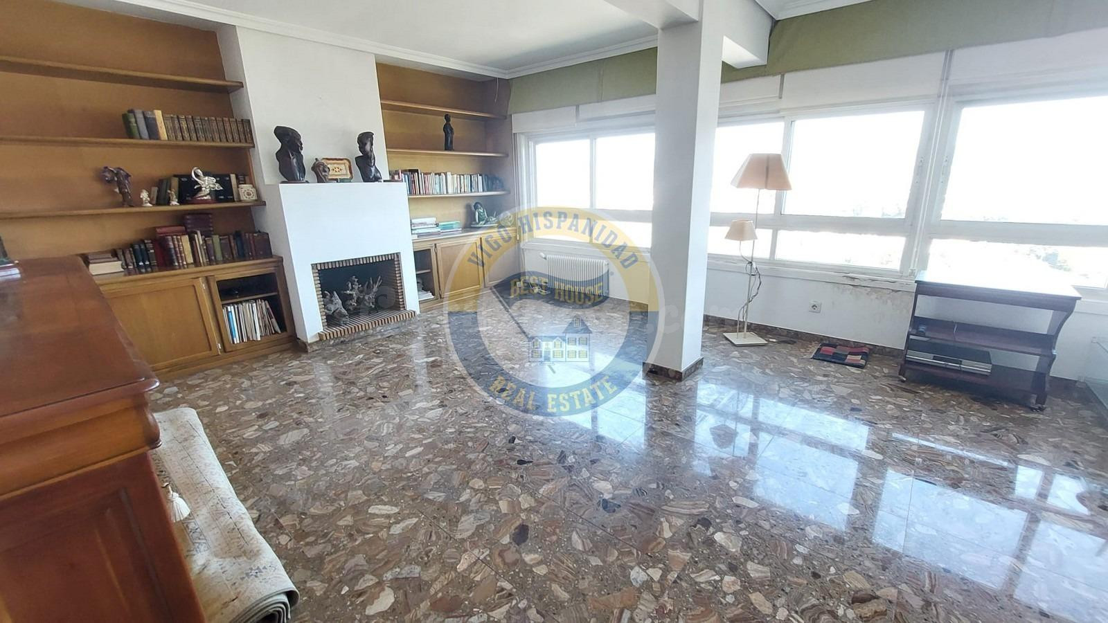 Amplia vivienda con espectaculares vistas en Gran Vía de Vig - foto 2