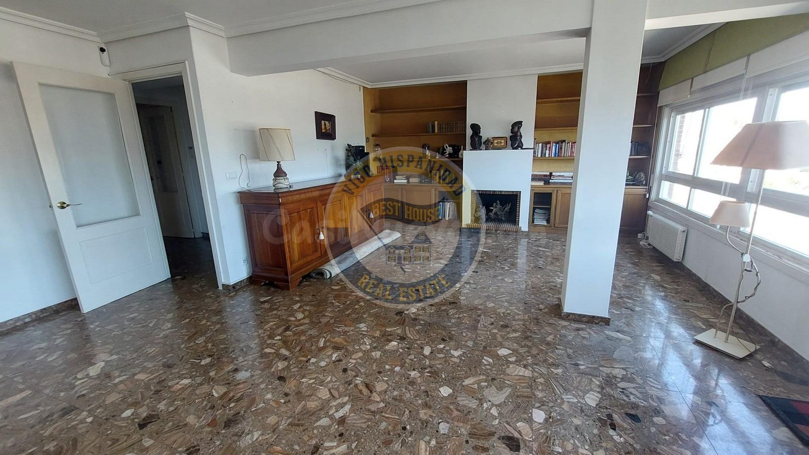 Amplia vivienda con espectaculares vistas en Gran Vía de Vig - foto 3