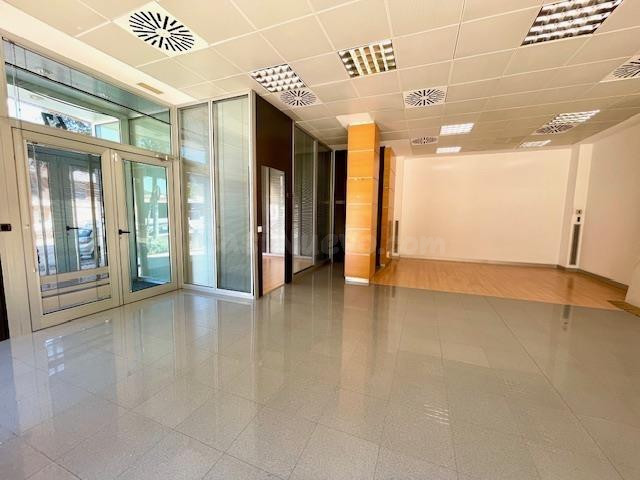 LOCAL COMERCIAL ESQUINERO EN VENTA - foto 5