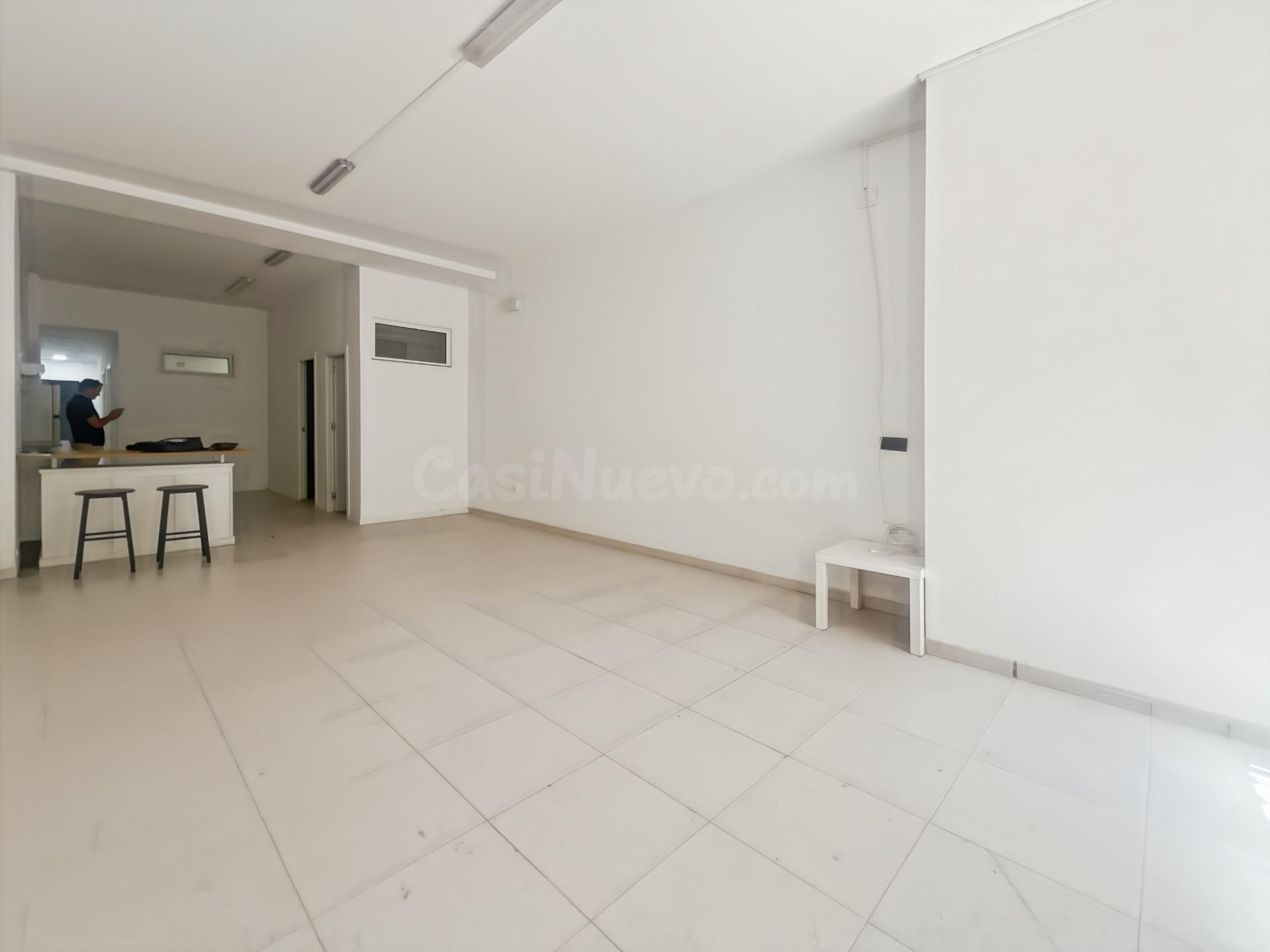Amplio Local Comercial Reformado en Puerto de Castellón