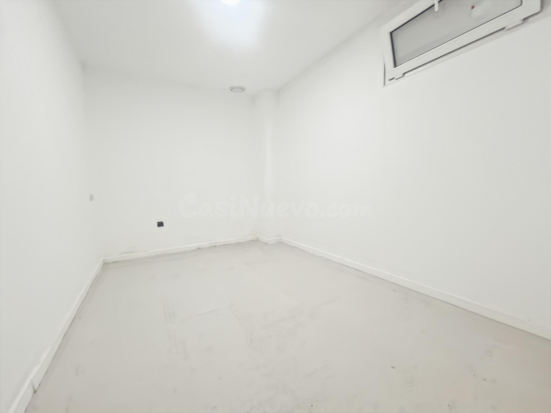 Amplio Local Comercial Reformado en Puerto de Castellón - foto 5