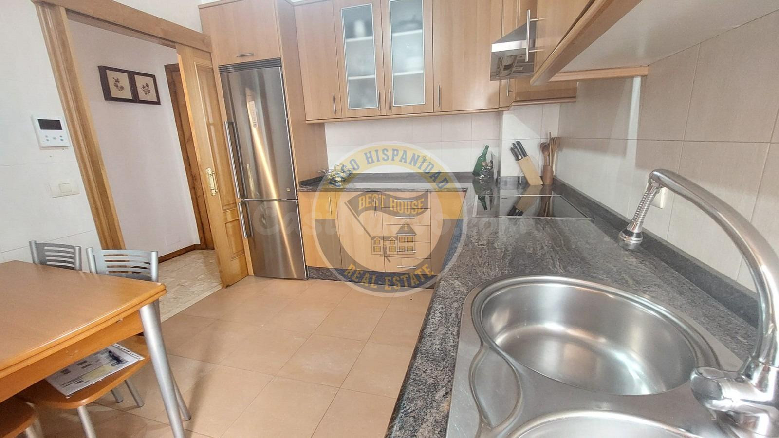 PROXIMO AL CASTRO 3 DORMITORIOS , 2 BAÑOS CON GARAJE Y TRAST - foto 2