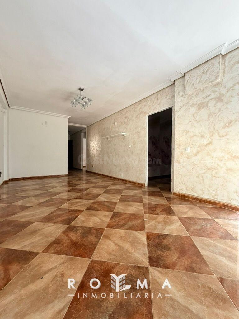AMPLIO PISO EN CIUDAD ALJARAFE