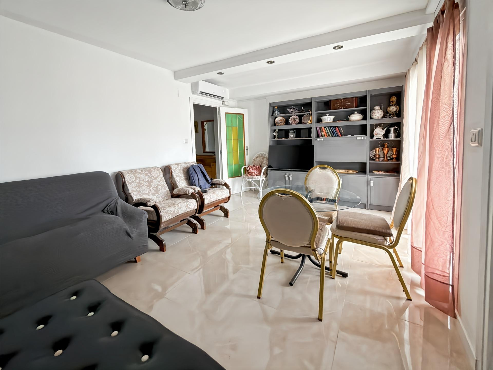 Apartamento vacacional en Cullera con 3 dormitorios, terraza - foto 3