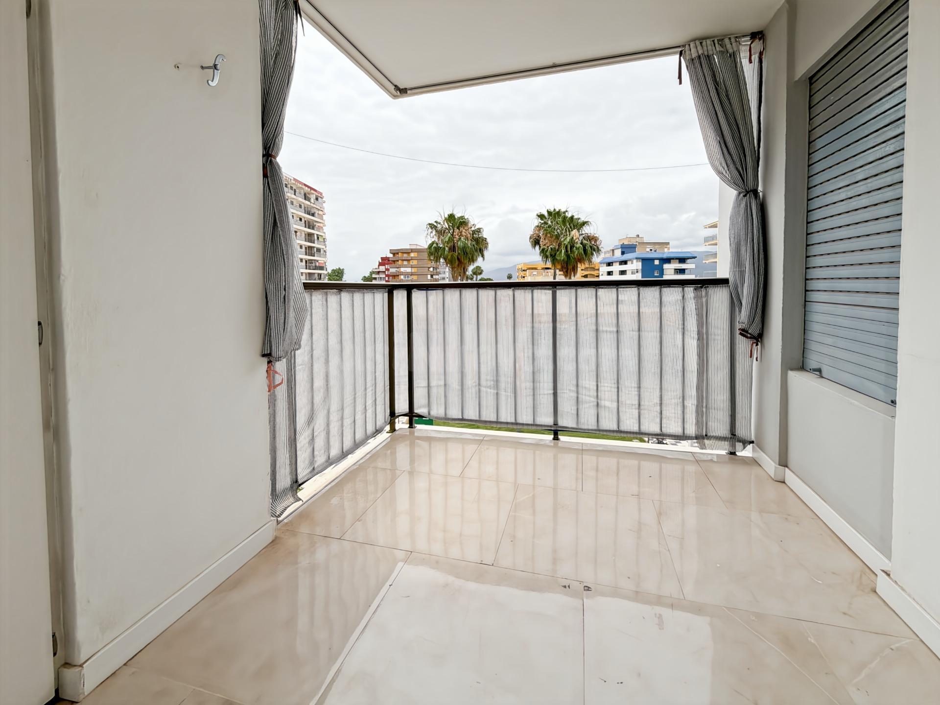 Apartamento vacacional en Cullera con 3 dormitorios, terraza - foto 4