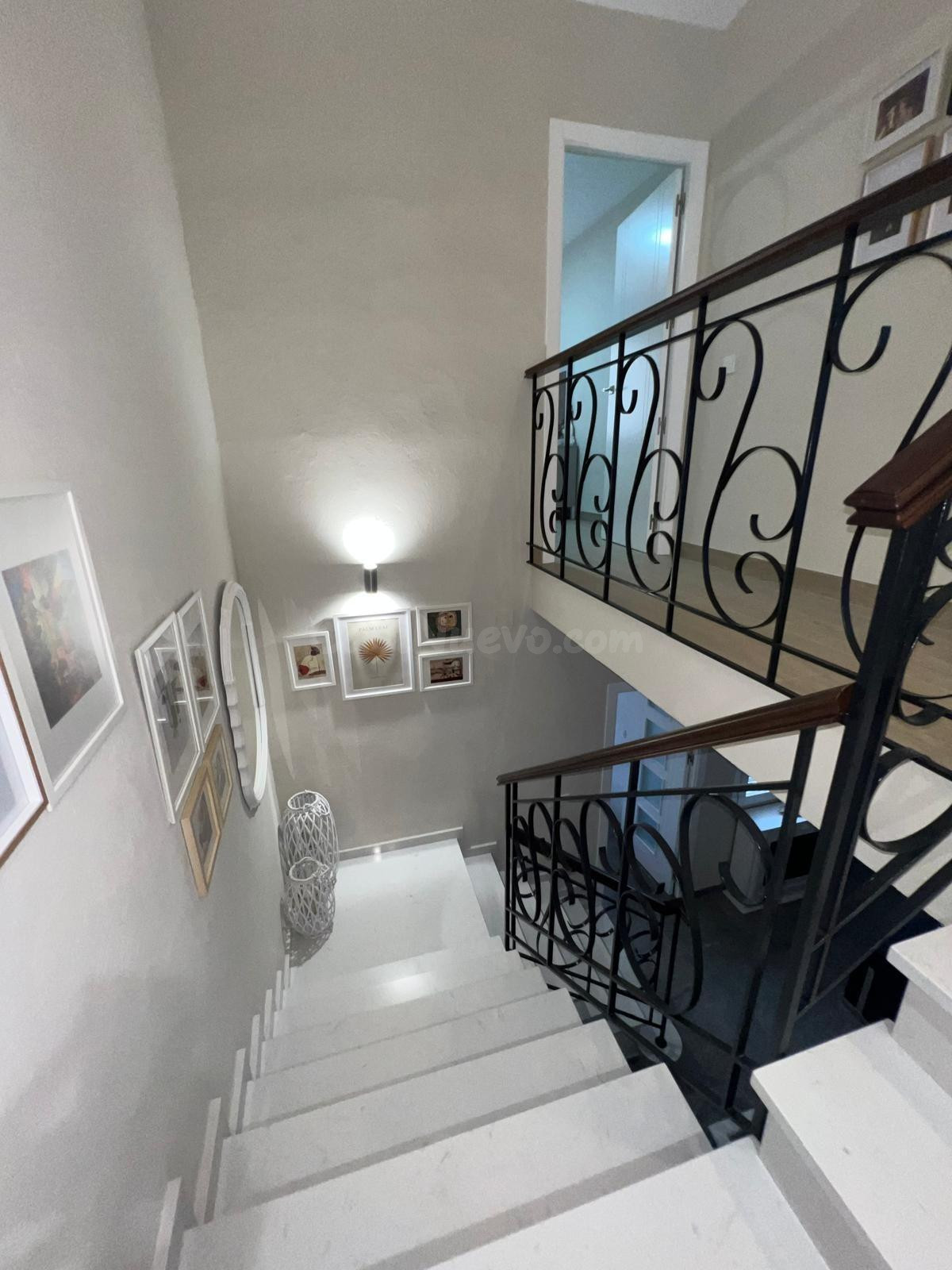 CASA REFORMADA Y AMUEBLADA JUNTO AL PASEO COLÓN. - foto 3