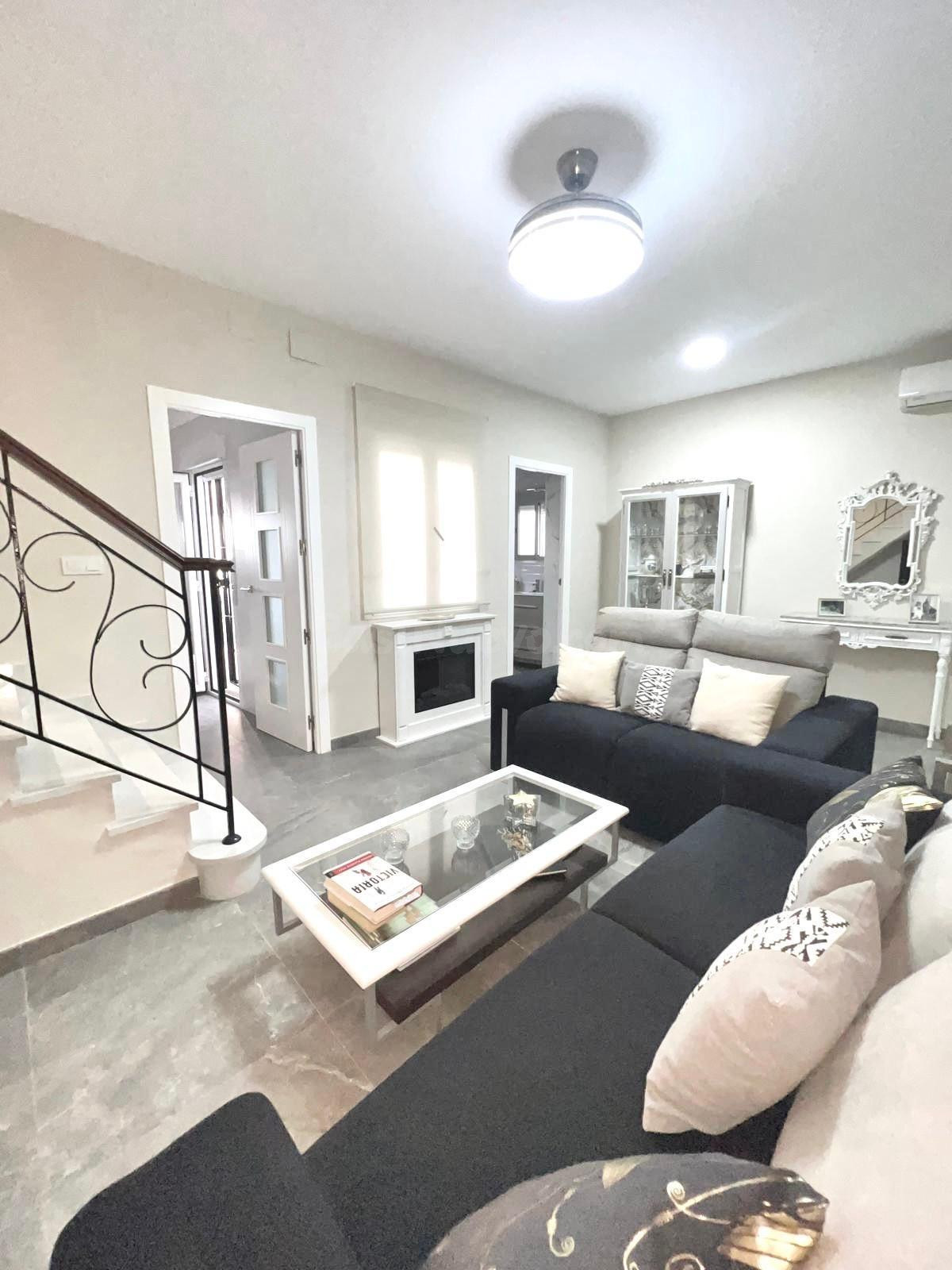CASA REFORMADA Y AMUEBLADA JUNTO AL PASEO COLÓN. - foto 4