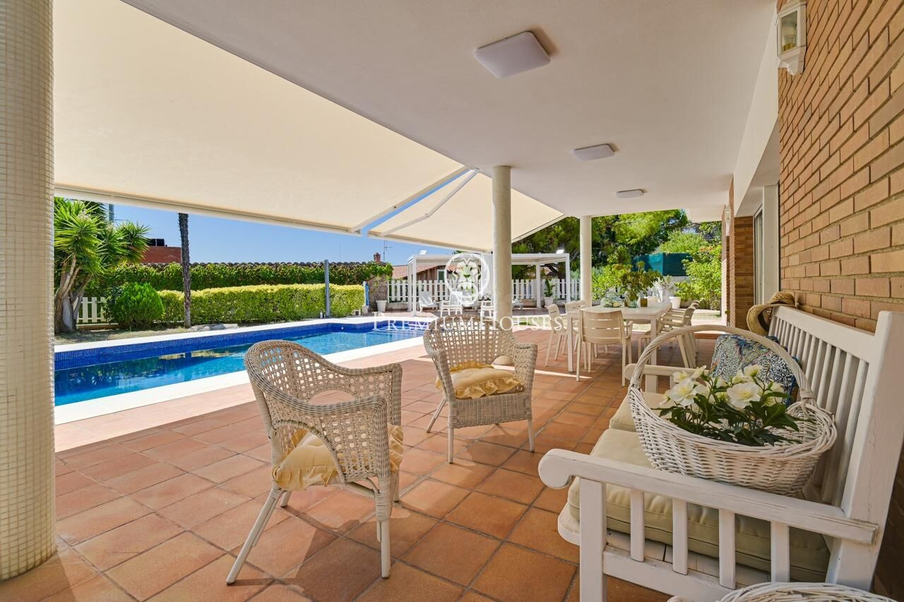 Casa independiente a la venta en Tiana - foto 5