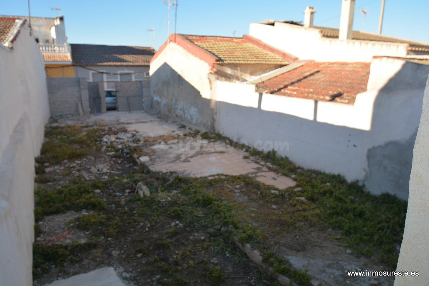 Solar de unos 181 m2. de superficie según catastro - foto 2