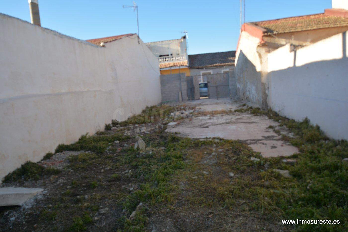 Solar de unos 181 m2. de superficie según catastro - foto 3