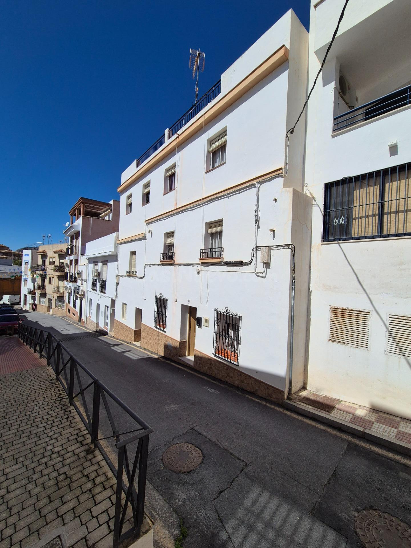 En venta: Casa en La herradura muy cerca de la playa. - foto 2