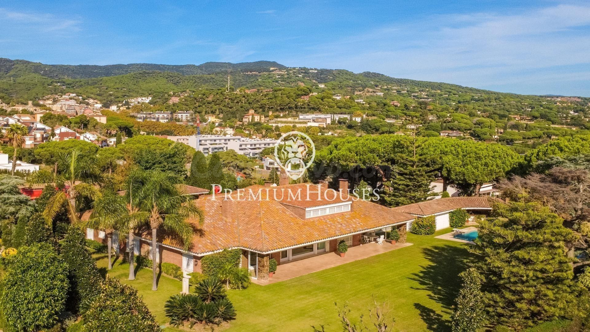 Espectacular casa con vistas al mar y al golf en Llavaneres - foto 2