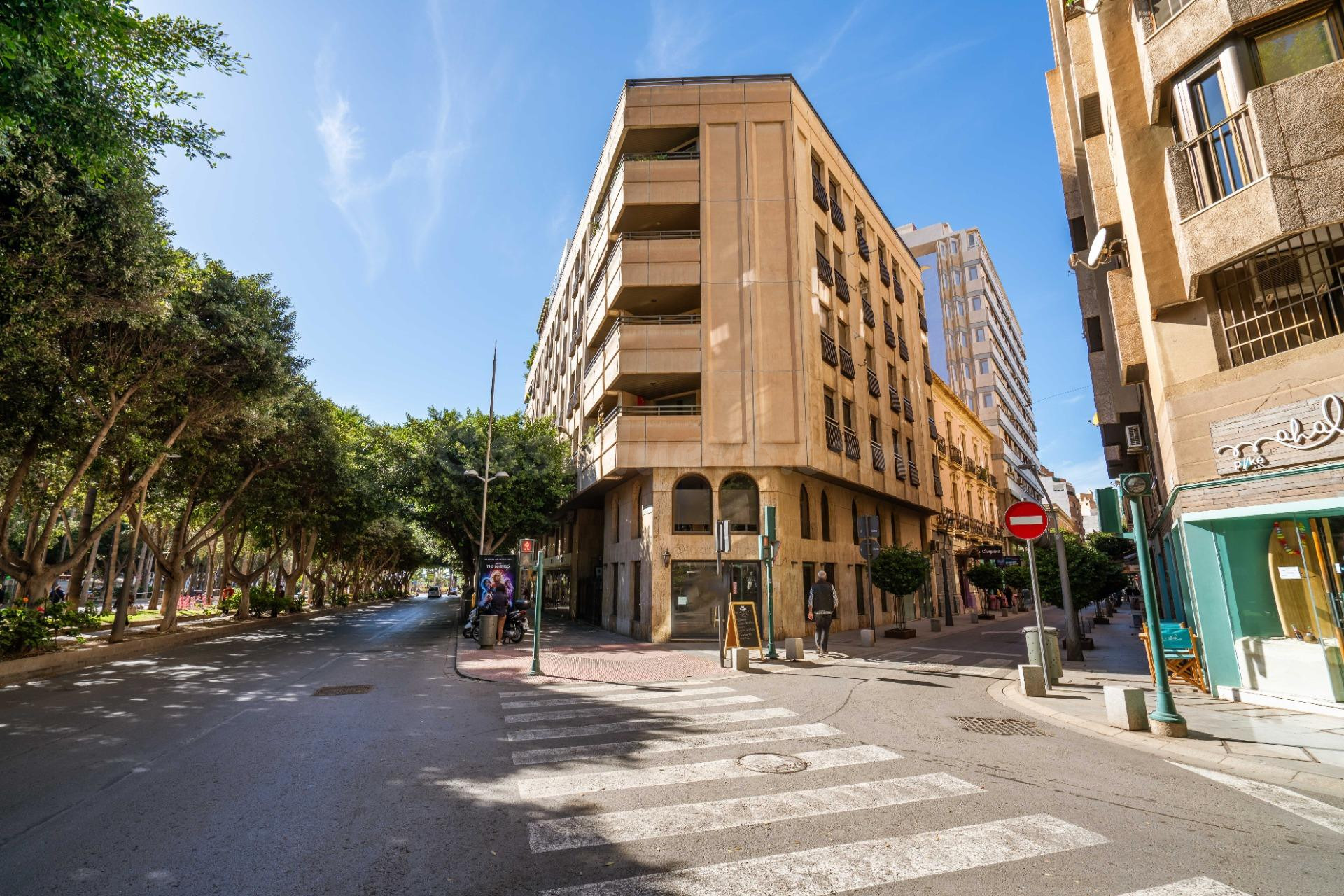 Amplia plaza de aparcamiento en calle Marqués de Comillas, c