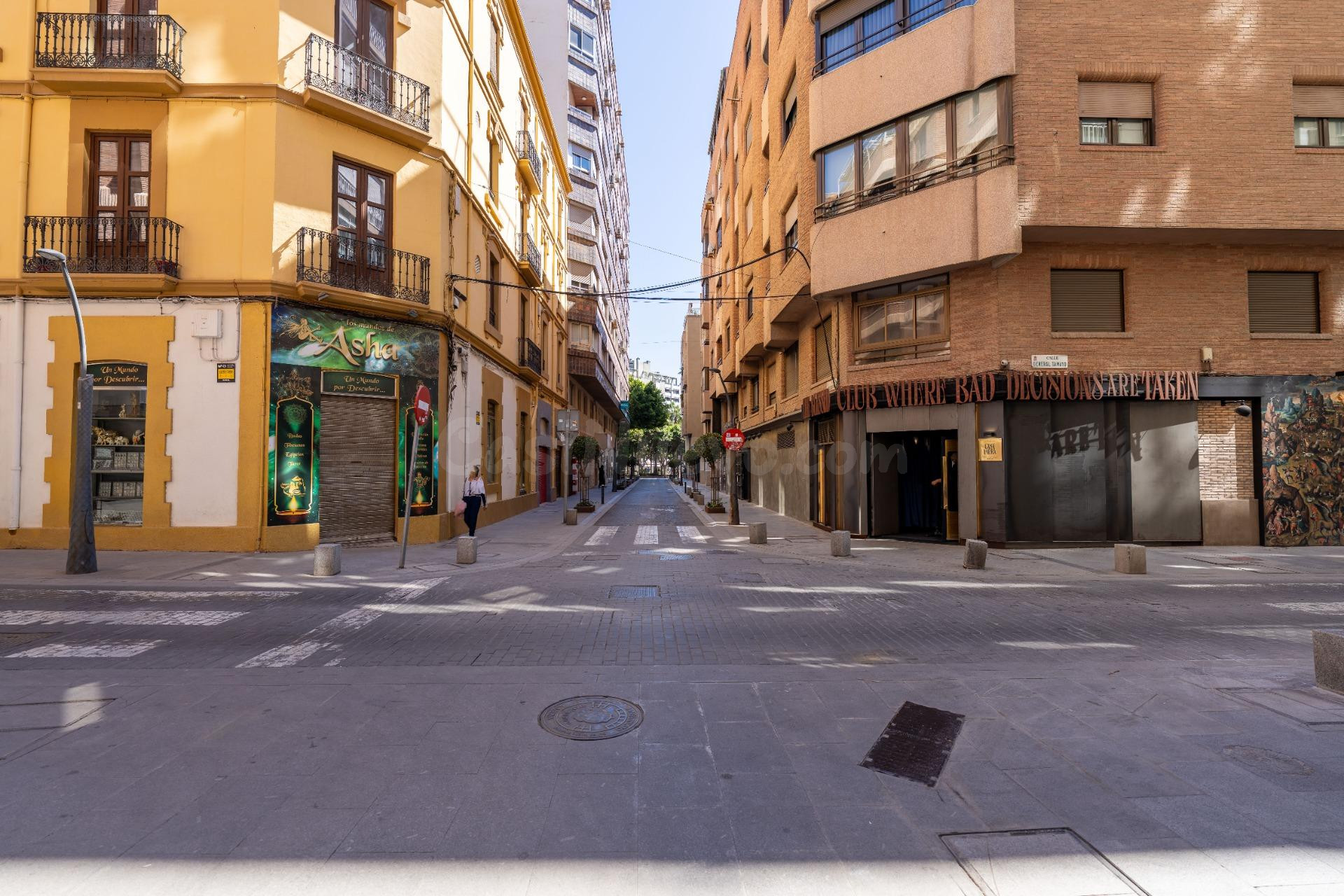 Amplia plaza de aparcamiento en calle Marqués de Comillas, c - foto 2