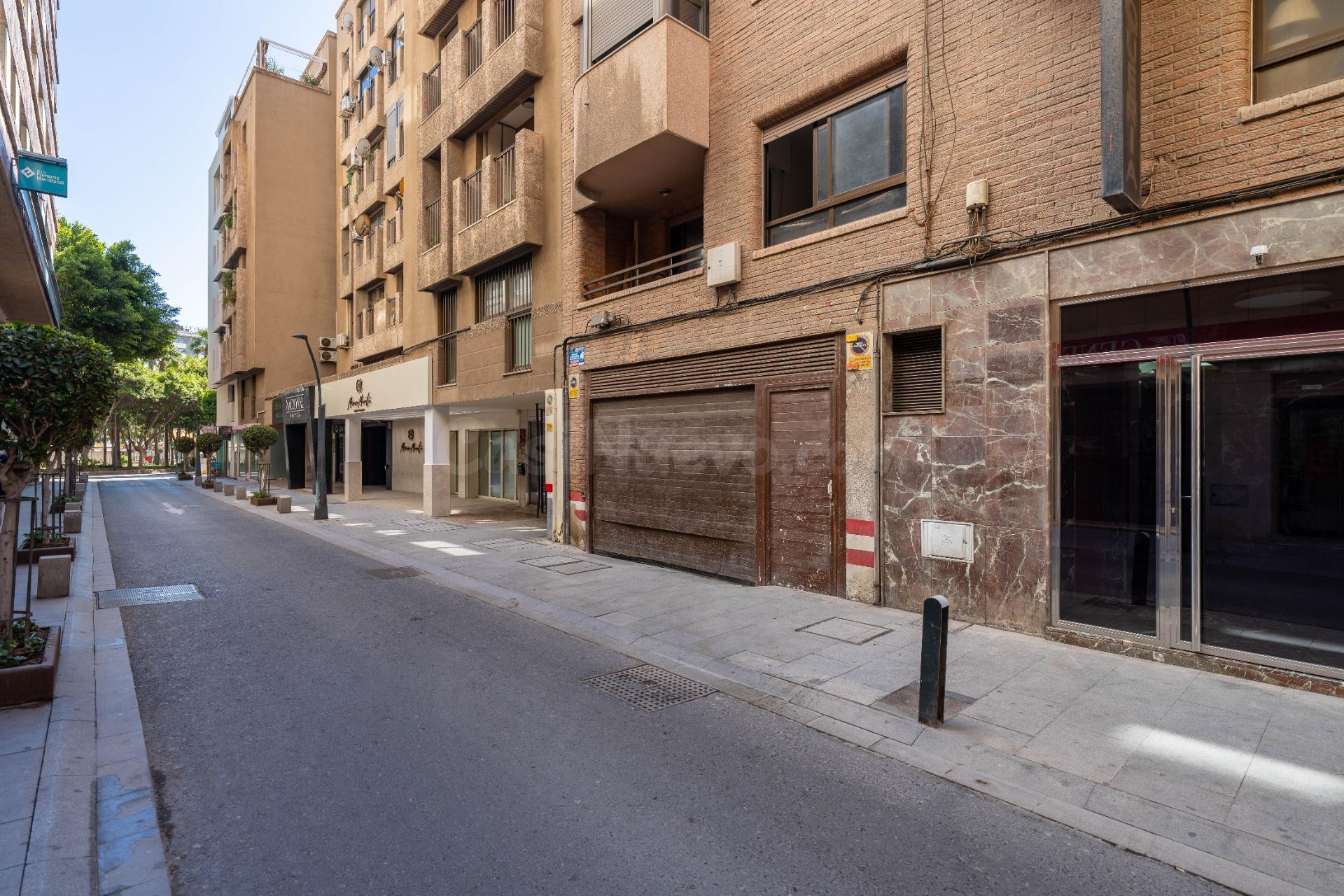 Amplia plaza de aparcamiento en calle Marqués de Comillas, c - foto 3