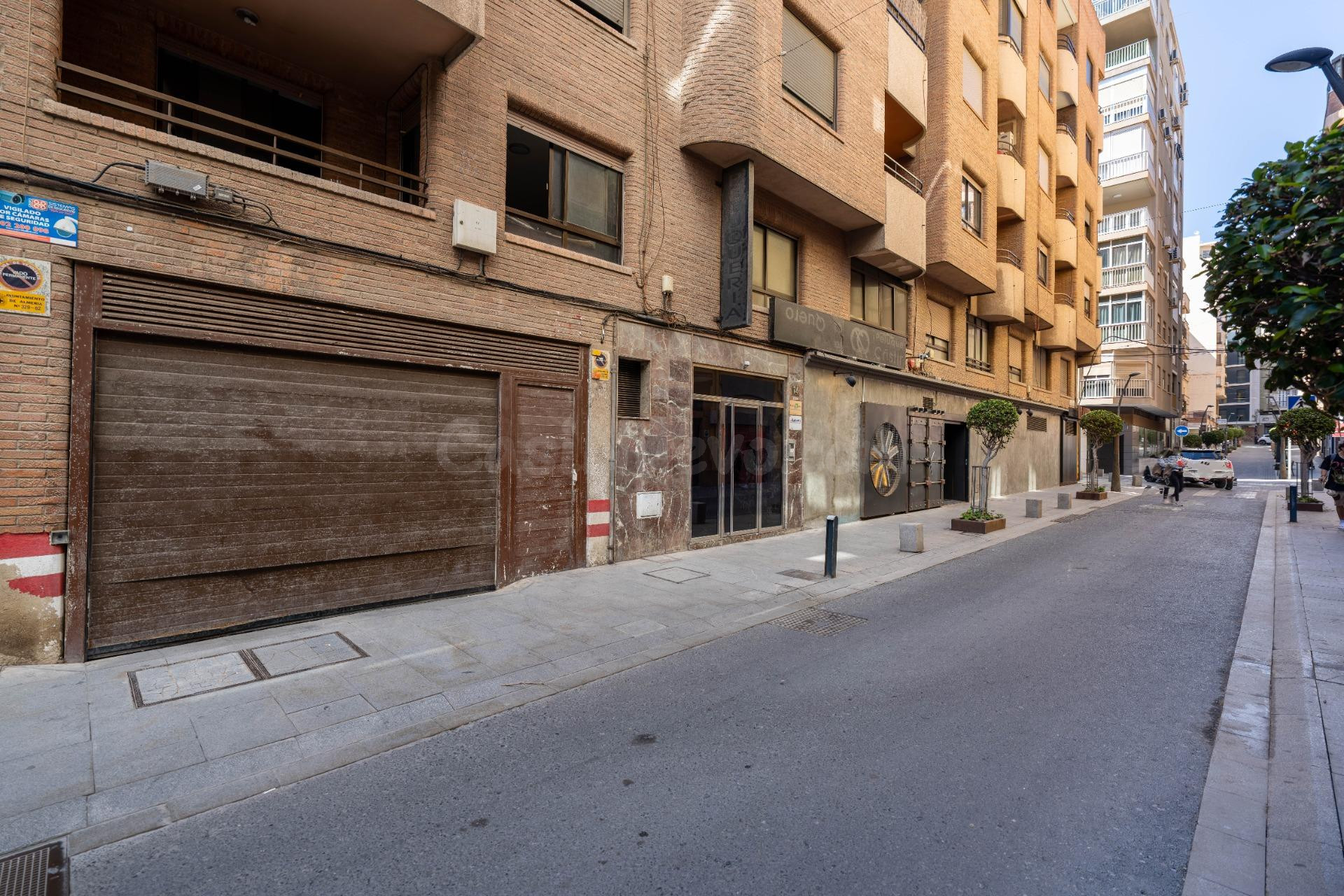Amplia plaza de aparcamiento en calle Marqués de Comillas, c - foto 4