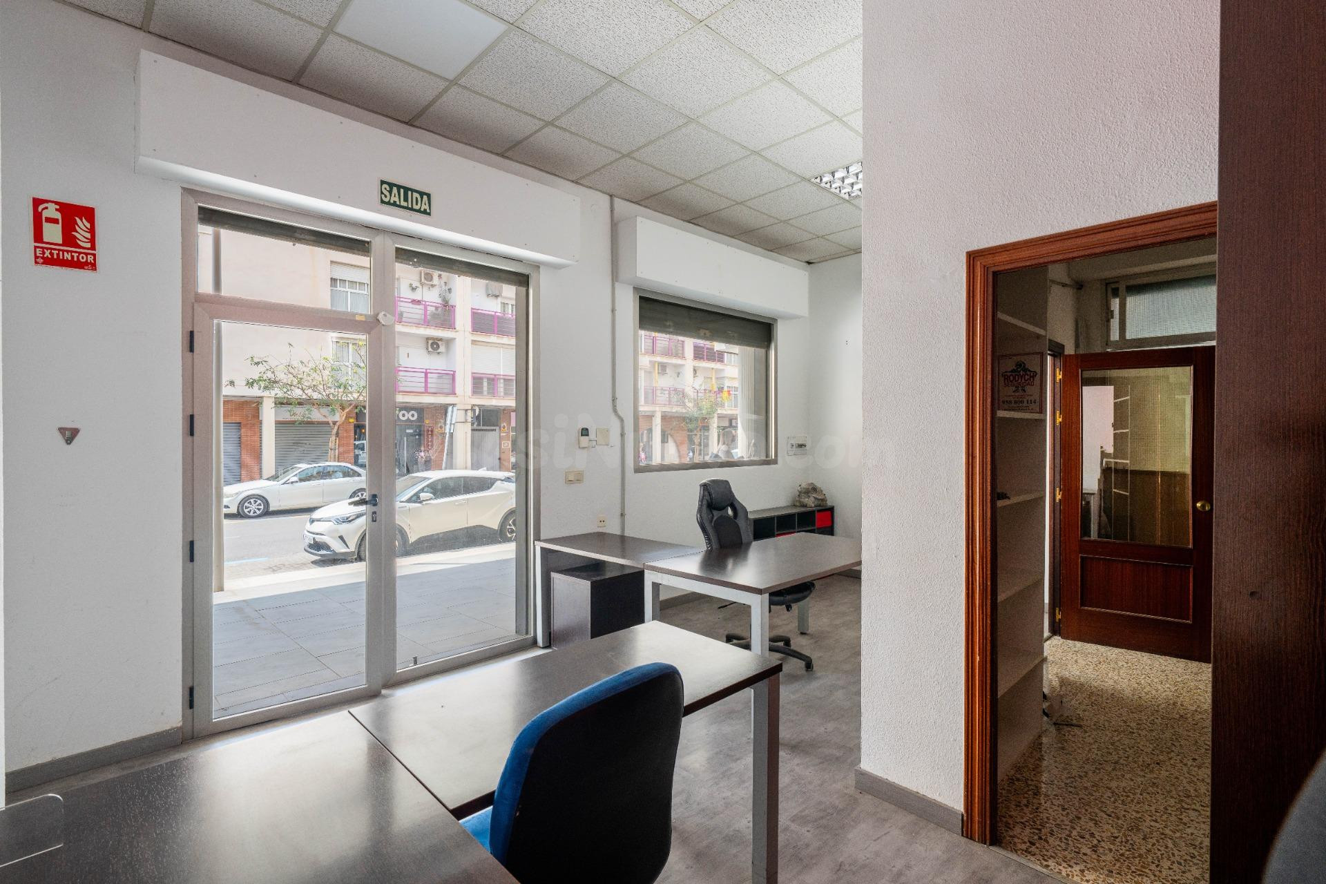 ¡OPORTUNIDAD ÚNICA EN ZONA COMERCIAL DE ALMERÍA!