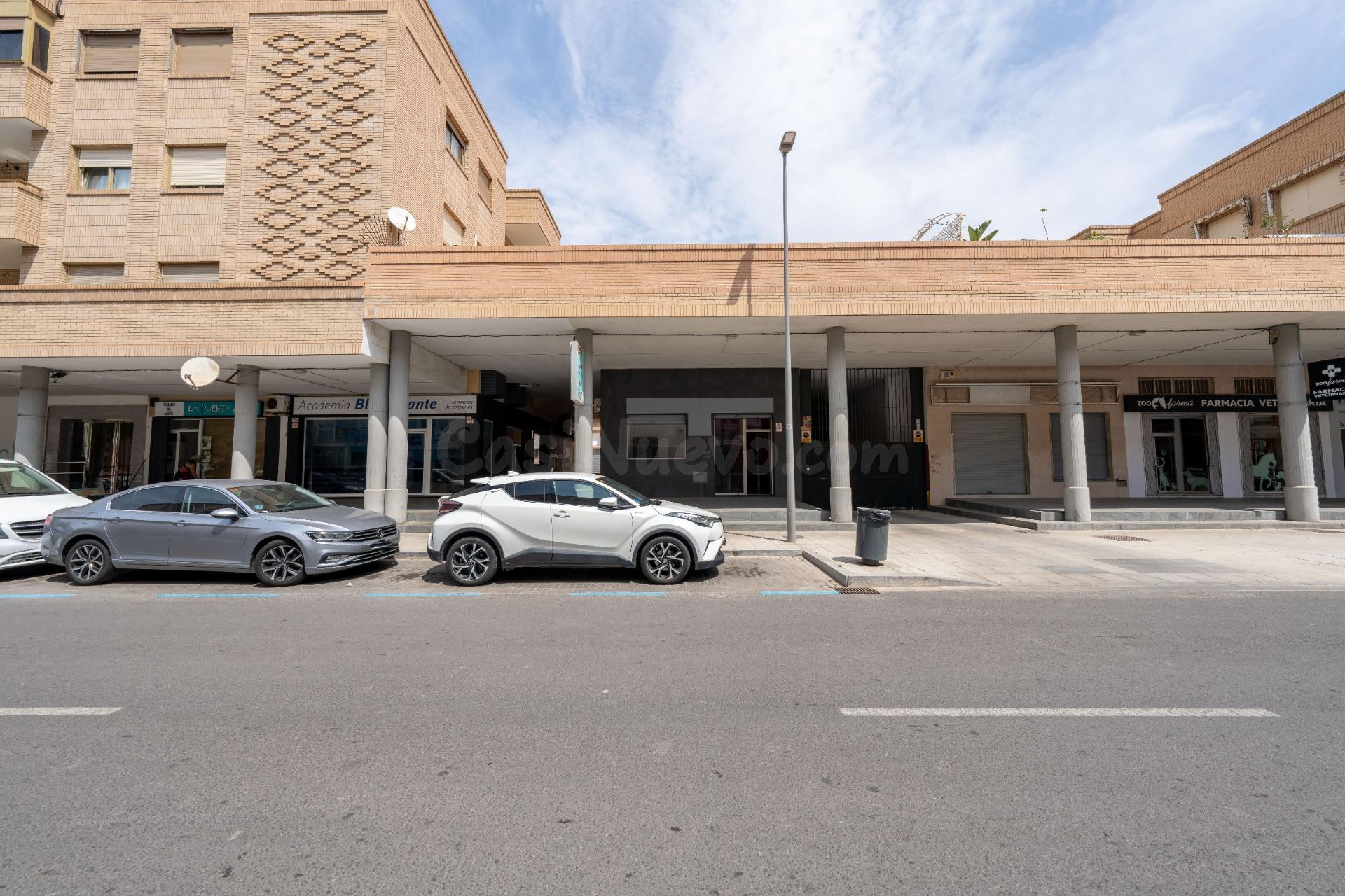 ¡OPORTUNIDAD ÚNICA EN ZONA COMERCIAL DE ALMERÍA! - foto 3