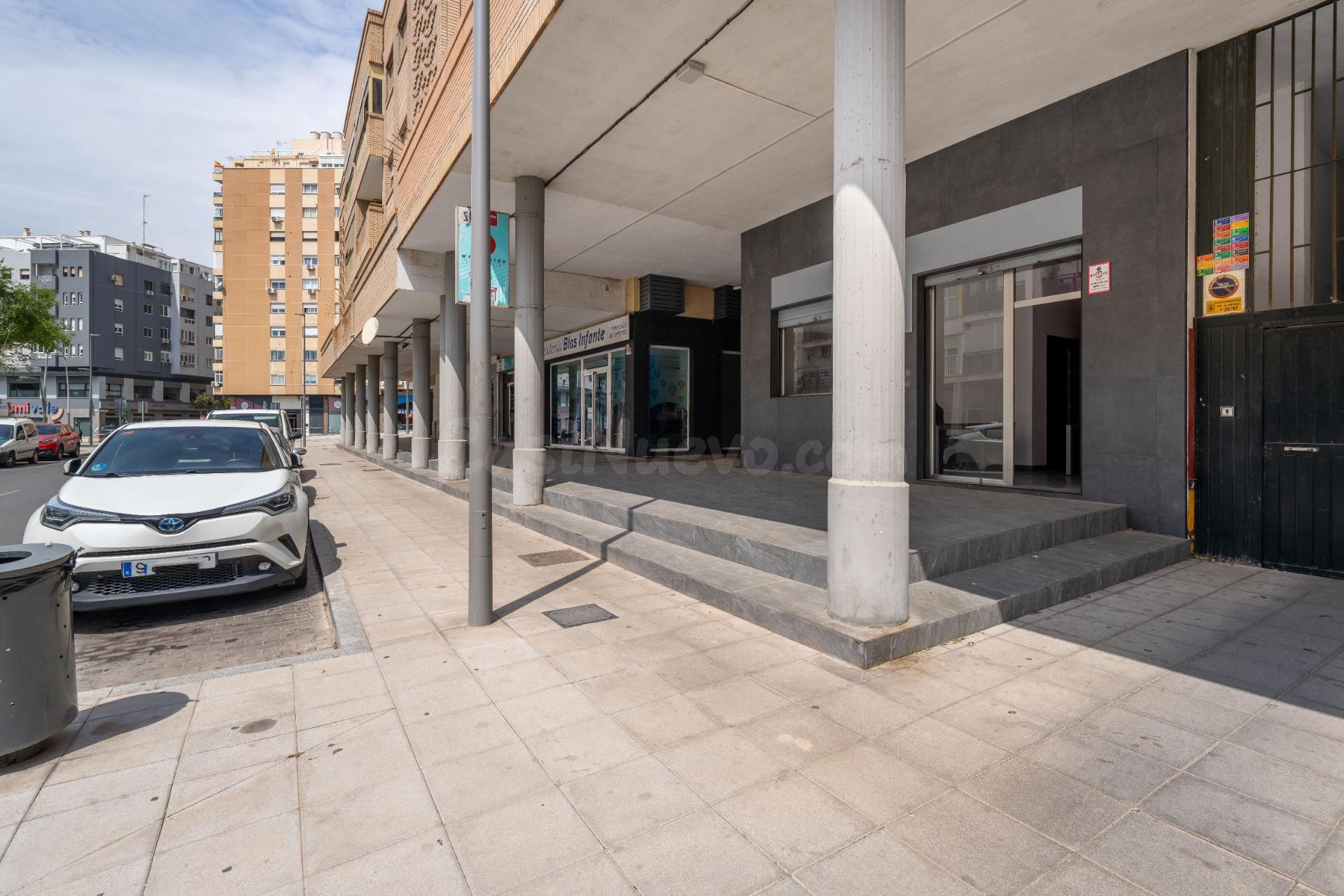 ¡OPORTUNIDAD ÚNICA EN ZONA COMERCIAL DE ALMERÍA! - foto 4