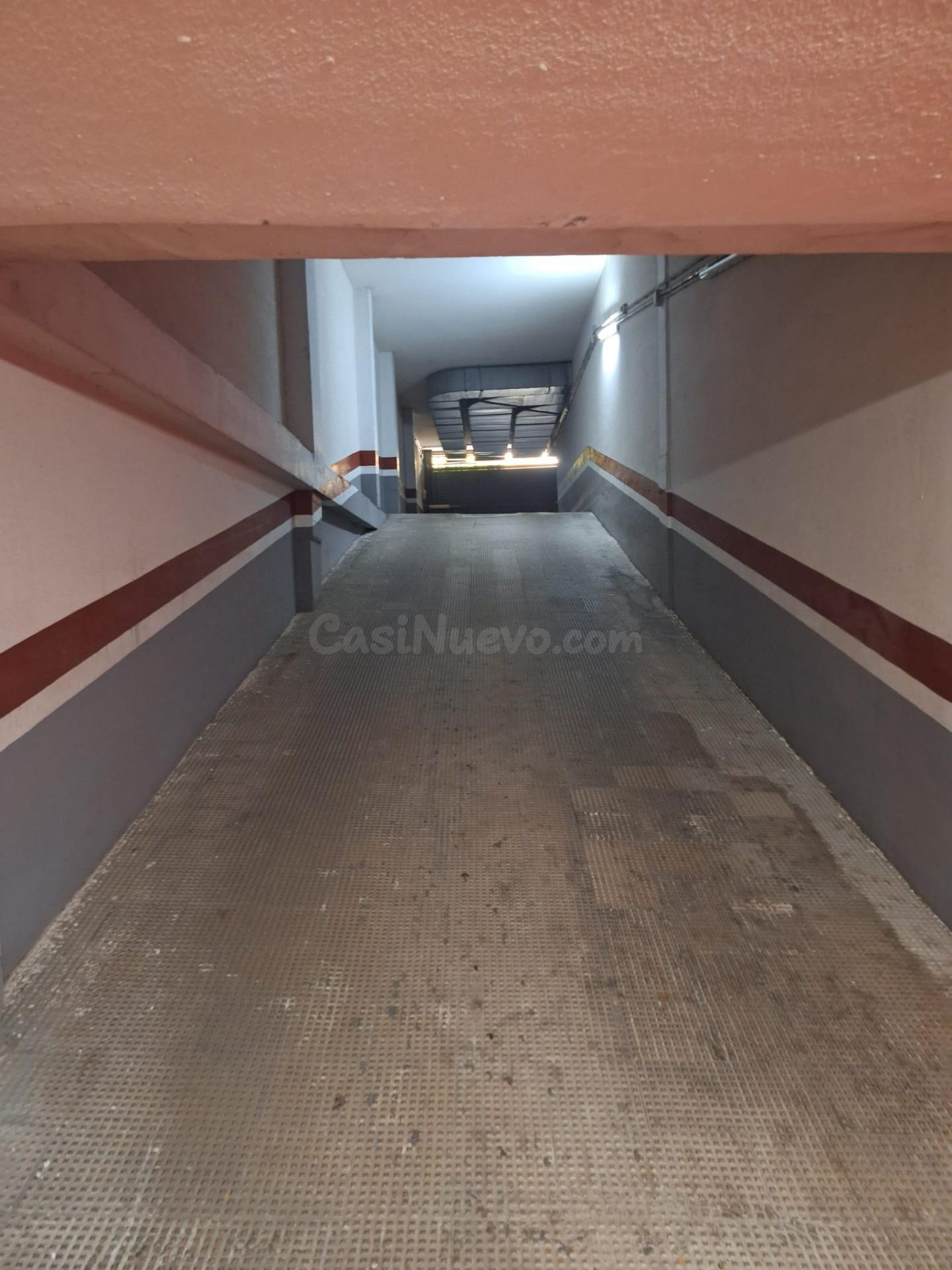 Amplio Parking en Castellón - Ideal para tu Vehículo - foto 2