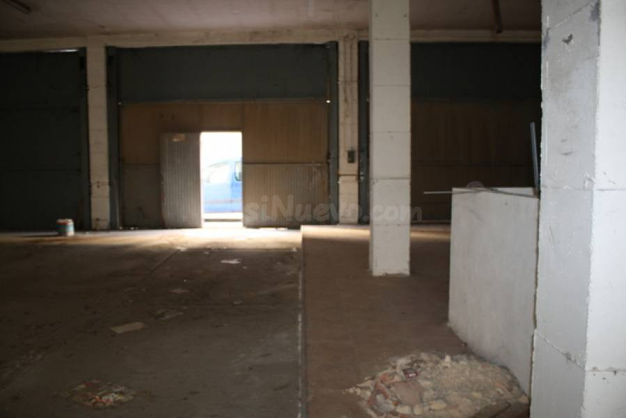 ¡¡¡ BAJADA DE PRECIO !!! Local totalmente diáfano zona coleg - foto 2