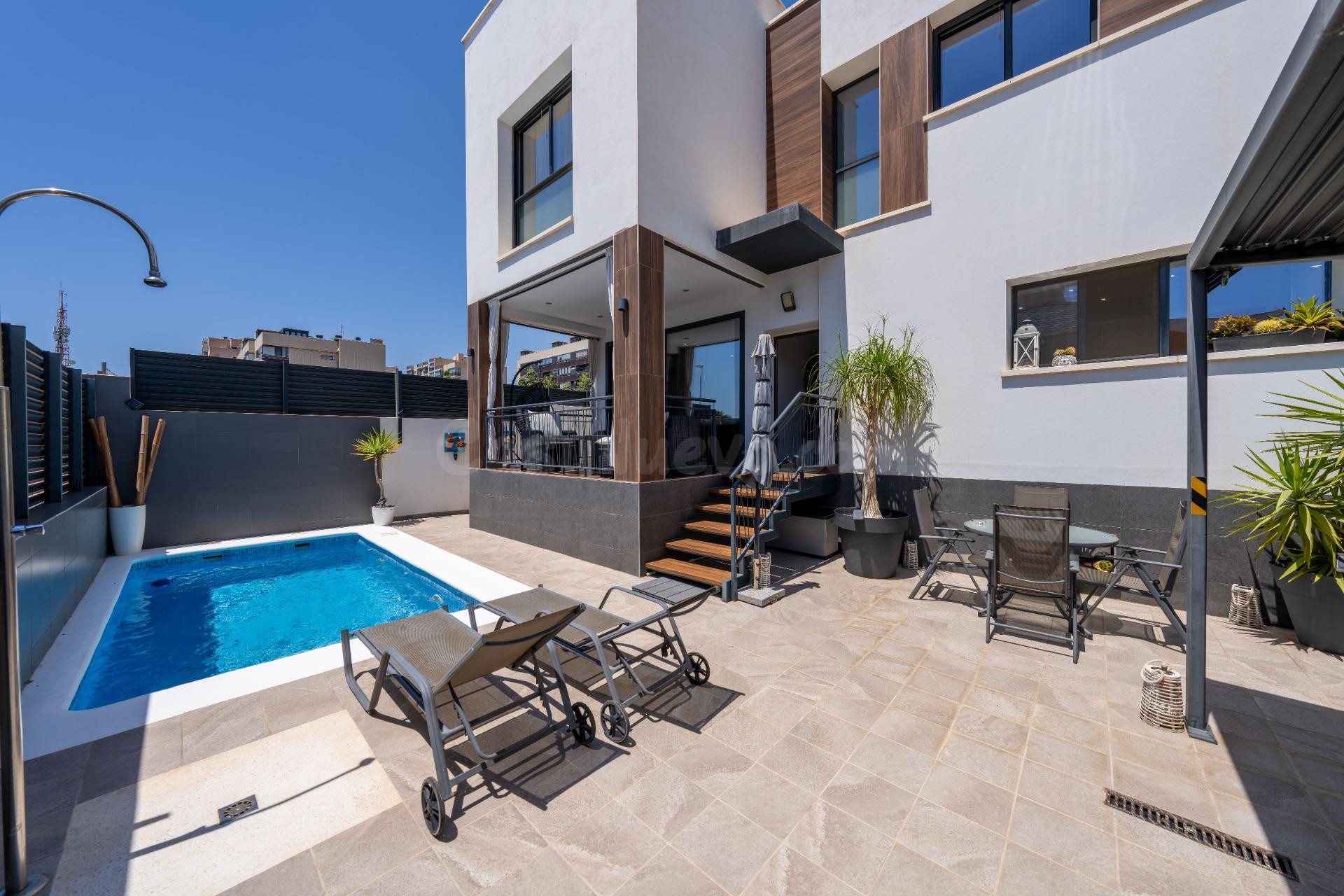 Espectacular chalet de diseño con piscina privada en Villablanca (Almería)