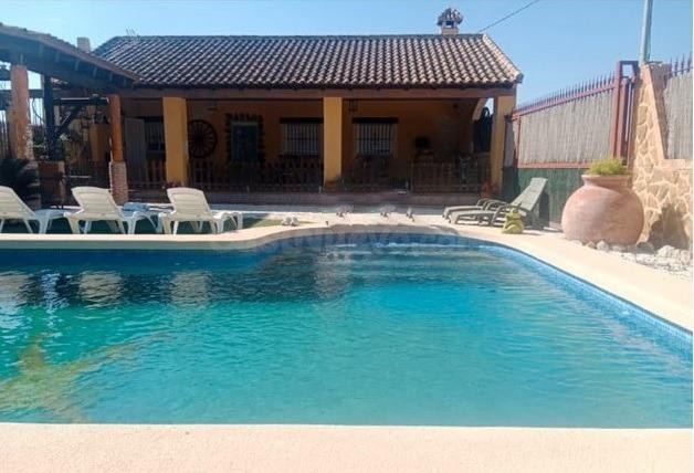 Casa con terreno en la pedanía de Arneva, Orihuela. Vivienda de 60 m2. y parcela de unos 161 m2.