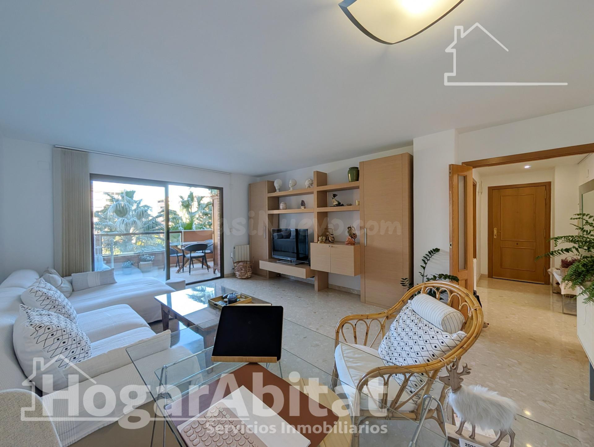 ¡ESPECTACULAR! IMPECABLE, EXTERIOR Y REFORMADO EN URBANIZACI - foto 2