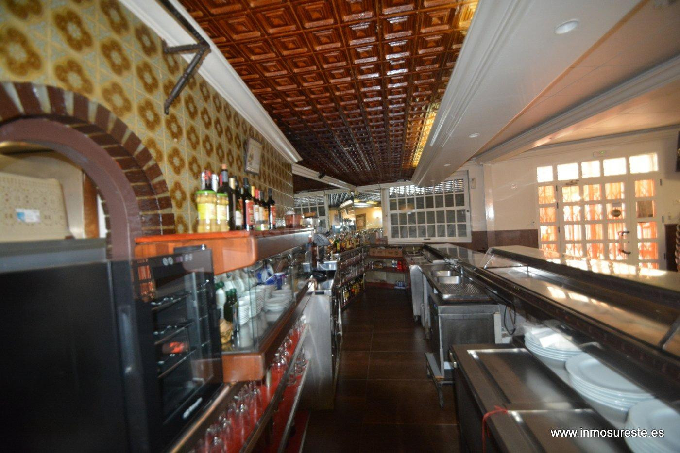 ¡¡ PRECIO REBAJADO !! Planta baja acondicionada como bar y v - foto 3
