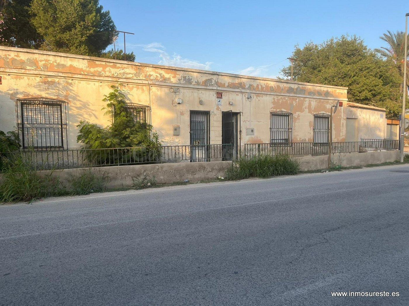 ¡¡ MAGNÍFICA OPORTUNIDAD !! Venta de dos casas en planta baja en la carretera de Orihuela a Molins.
