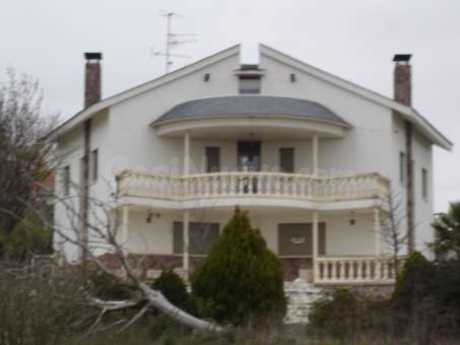 Chalet 440m² en venta - Urb. valjunco