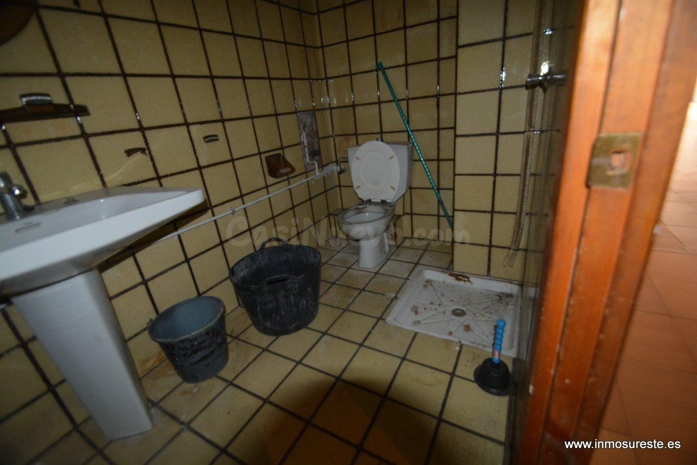 Alquiler de local comercial en Orihuela zona Obispo Rocamora - foto 4