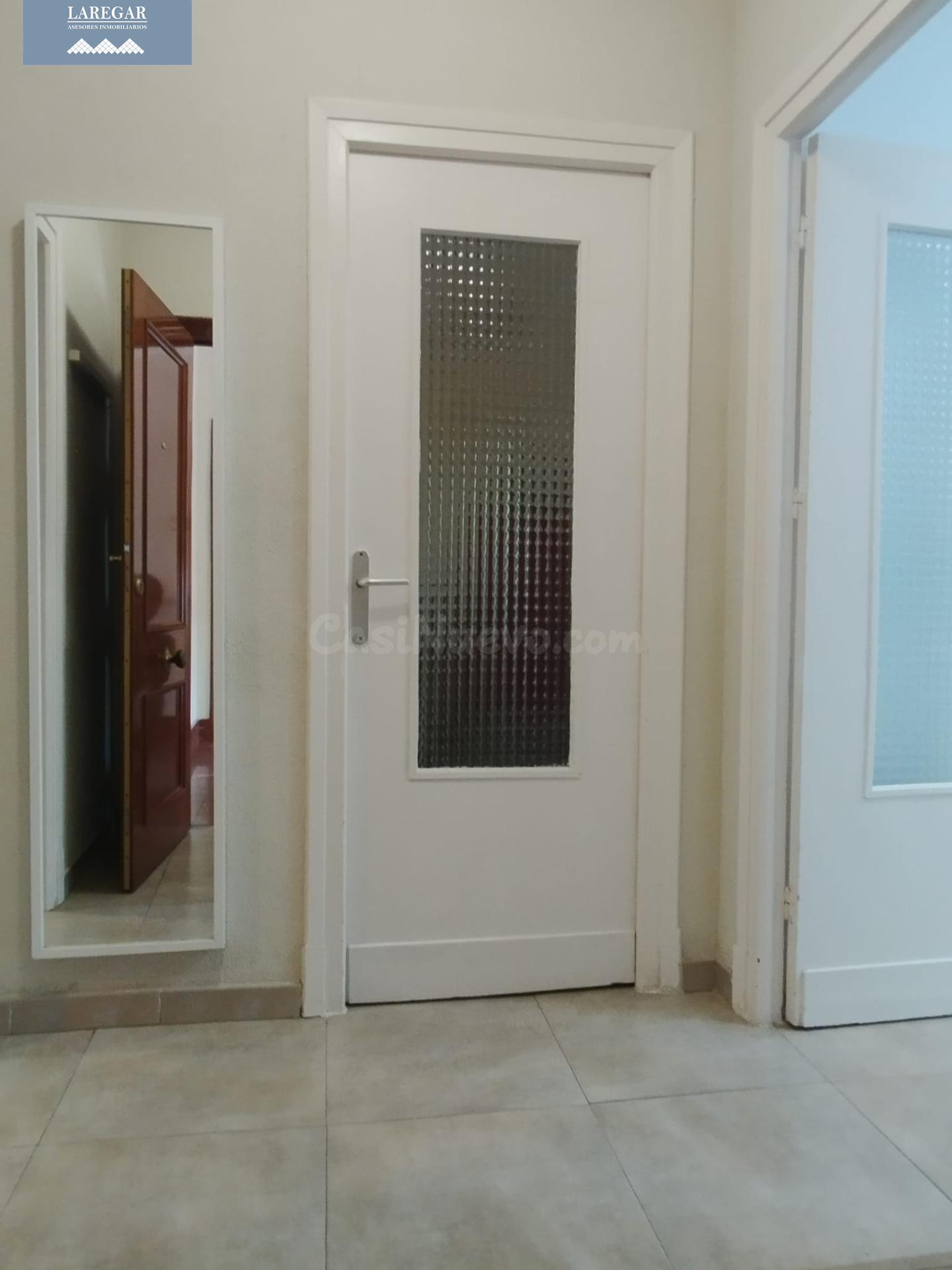 PISO AMUEBLADO 4 DORMITORIOS 1BAÑO 1 ASEO SIN ASCENSOR ZONA  - foto 5