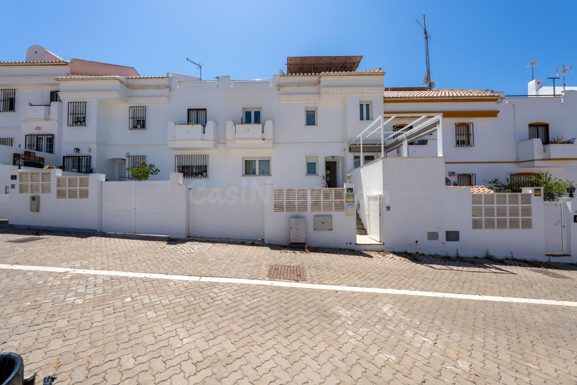 Tríplex de 224 m2 con solárium, bodega con chimenea y una te