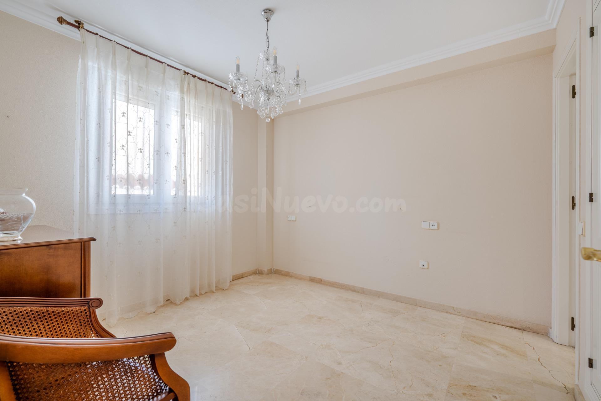 Tríplex de 224 m2 con solárium, bodega con chimenea y una te - foto 4