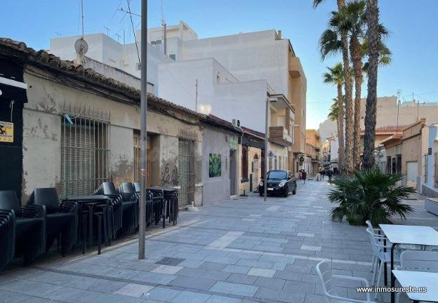 Casa en planta baja con parcela de 226 m2. en Torrevieja, ce