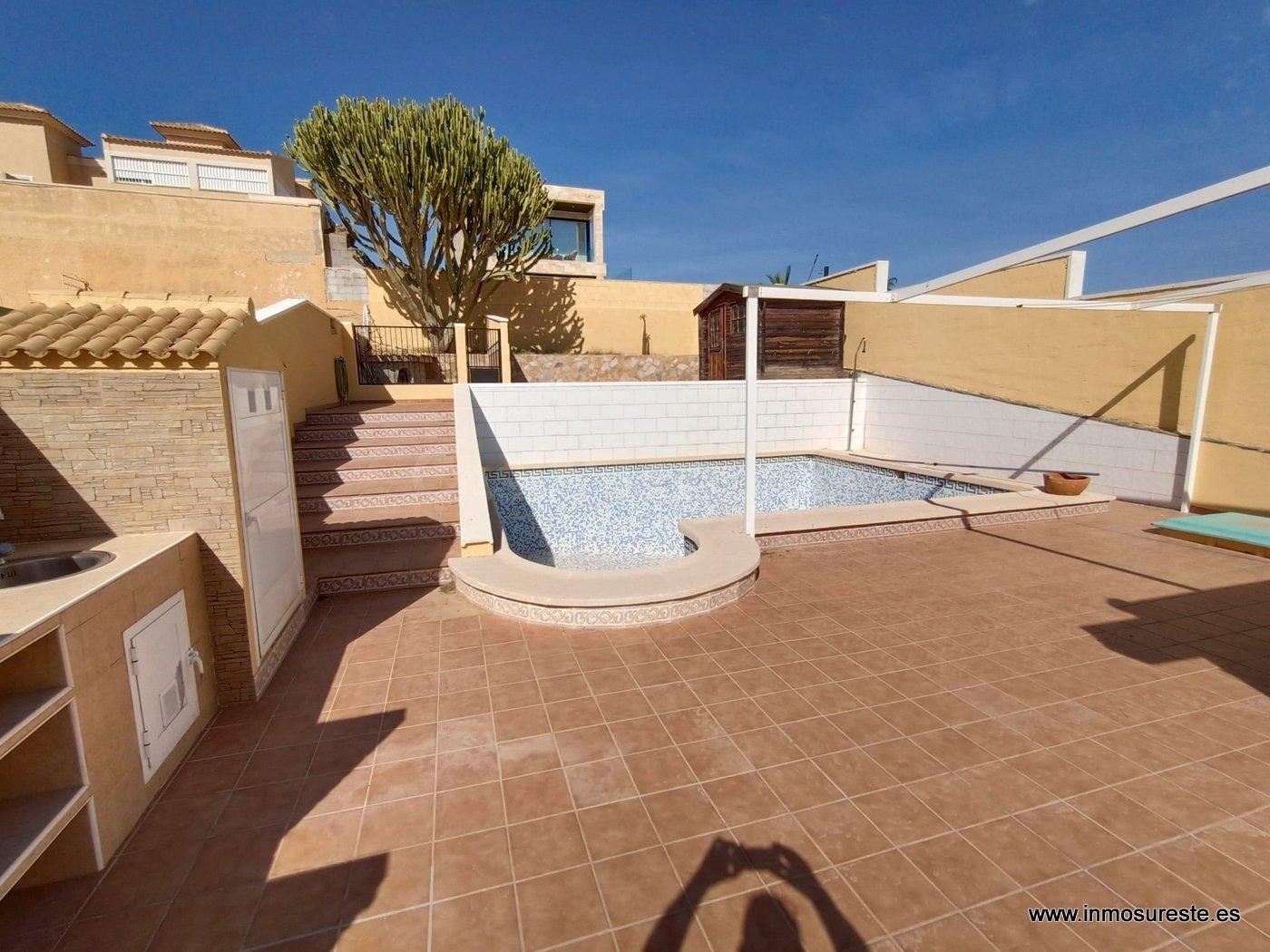 Bonito y coqueto Chalet en Urbanización Los Balcones, Torrev - foto 3