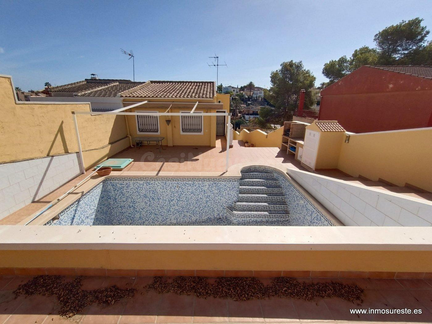 Bonito y coqueto Chalet en Urbanización Los Balcones, Torrev - foto 4
