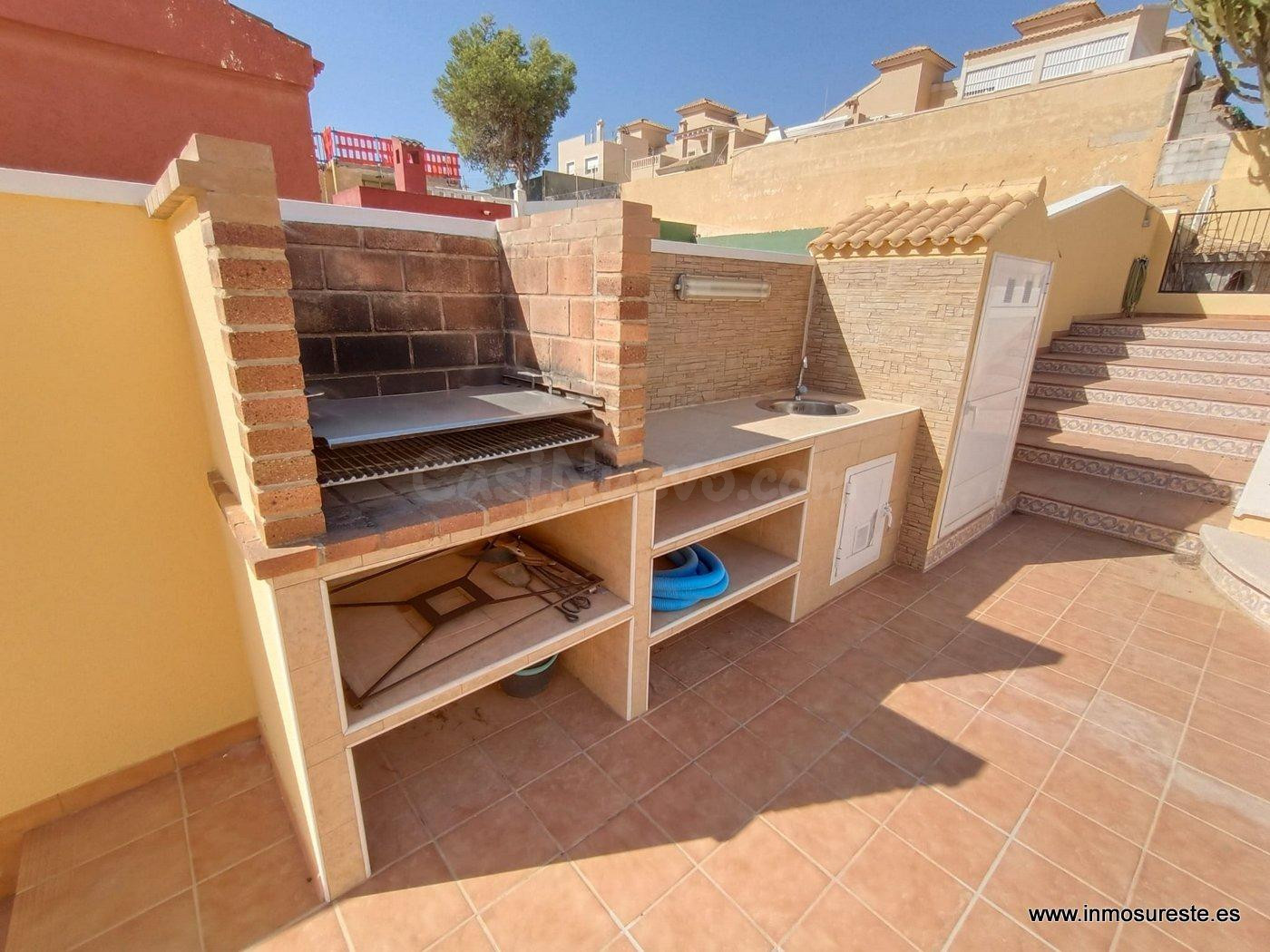 Bonito y coqueto Chalet en Urbanización Los Balcones, Torrev - foto 5