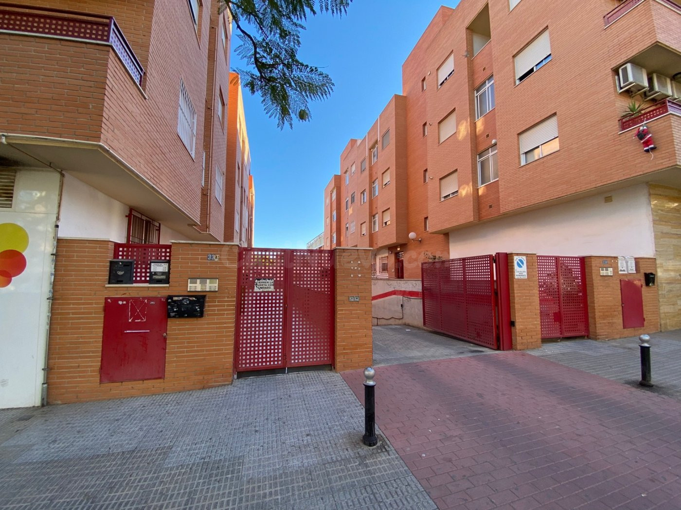 Piso de 3 dormitorios con garaje, 2 baños y balcón