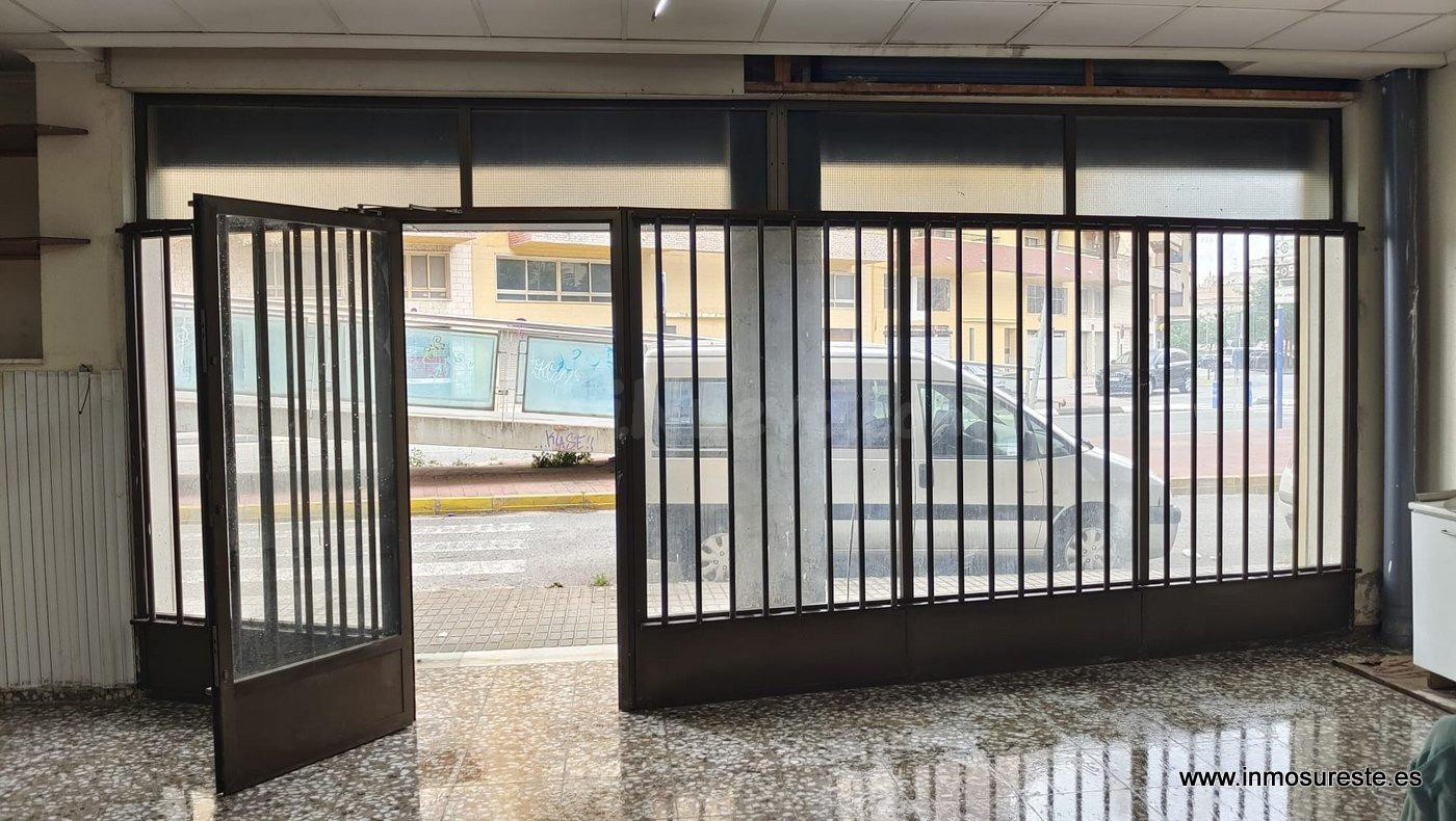 Local comercial a la venta en Orihuela, cerca de la Plaza de