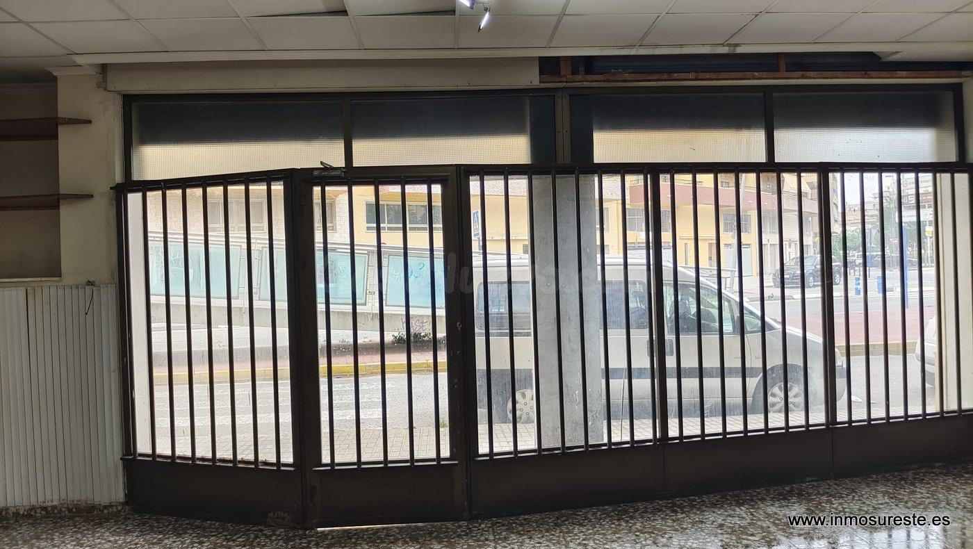 Local comercial a la venta en Orihuela, cerca de la Plaza de - foto 2