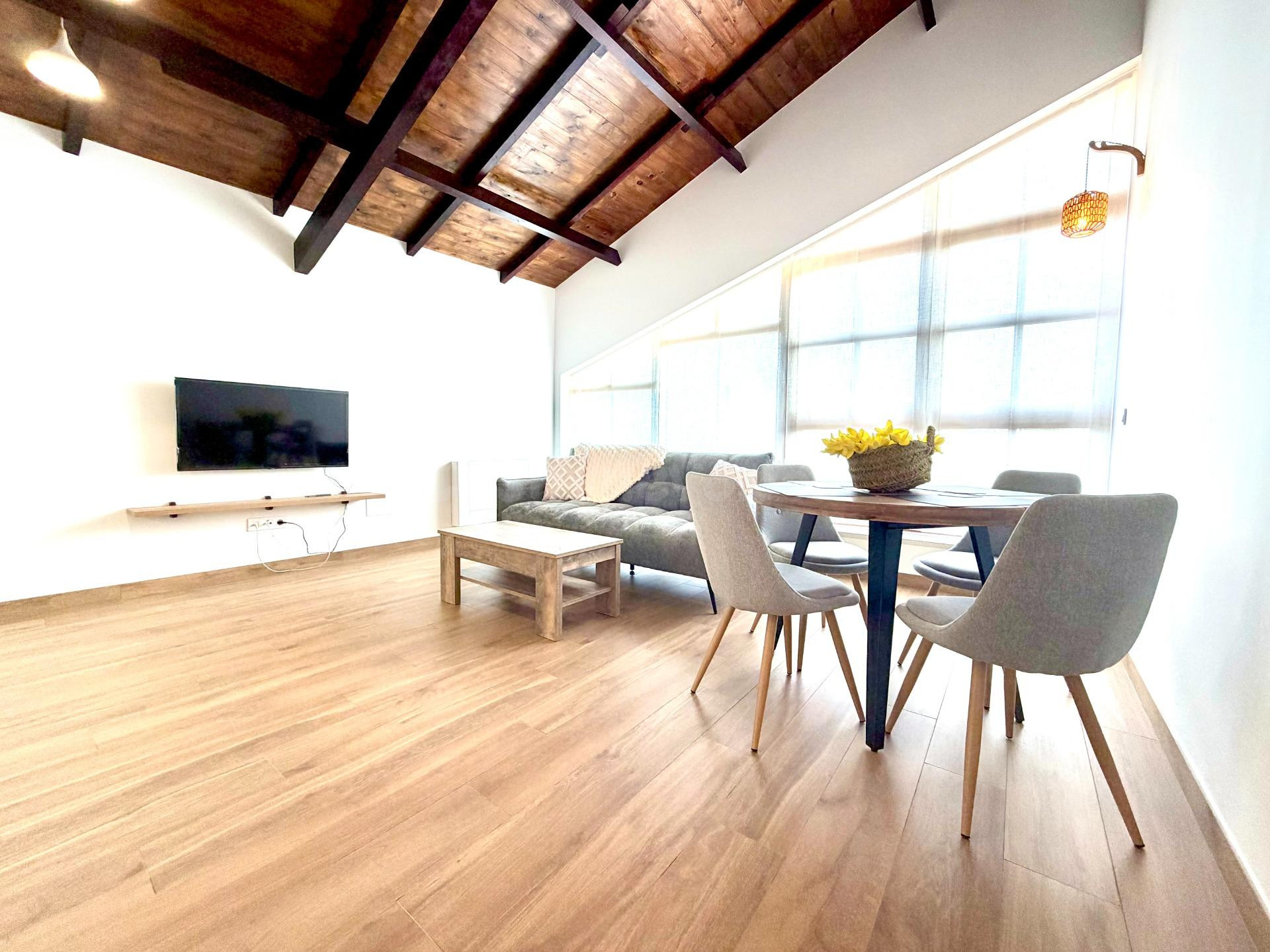 Apartamento en casa de piedra con jardín y WiFi, para el cur - foto 3