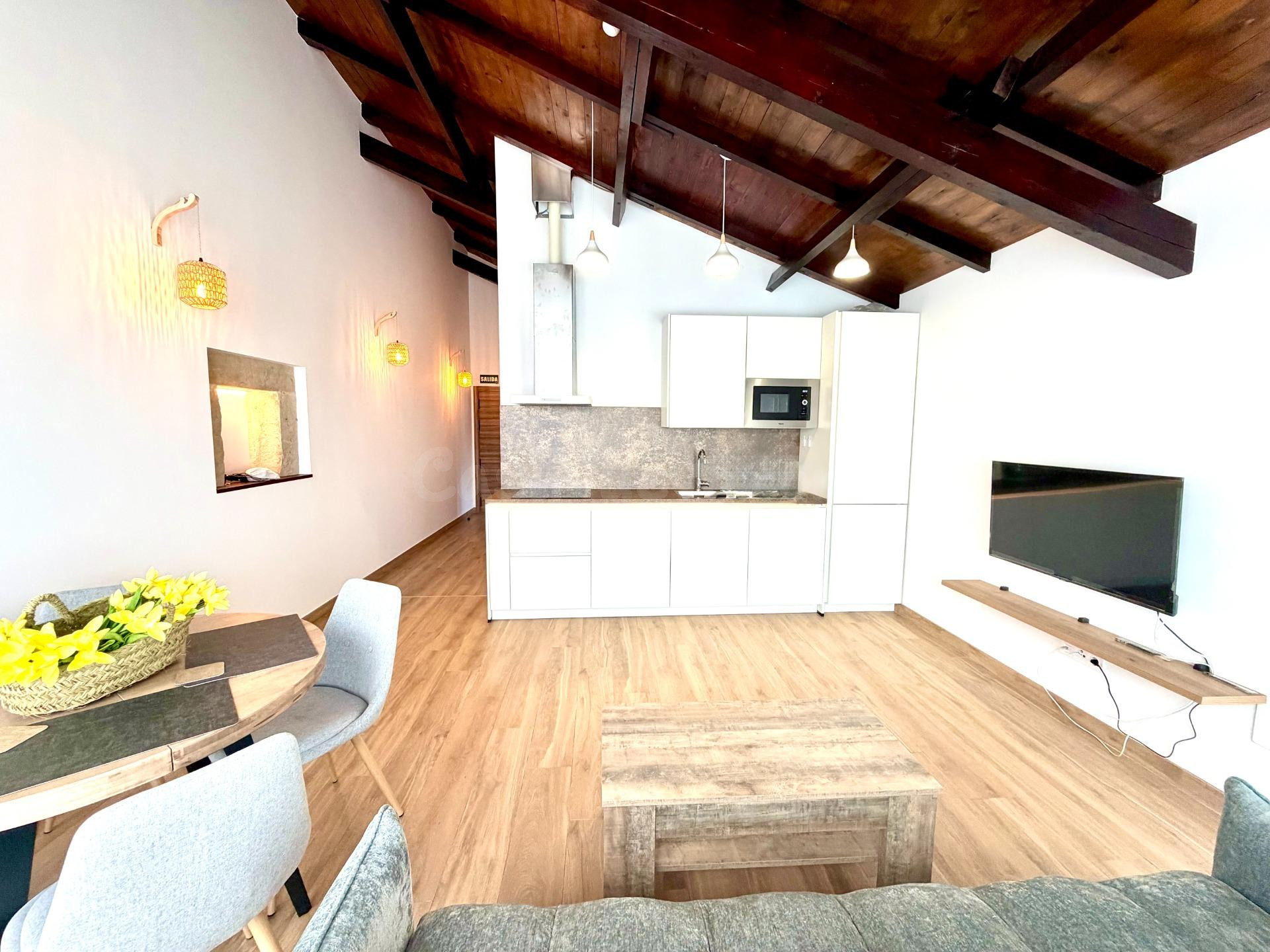 Apartamento en casa de piedra con jardín y WiFi, para el cur - foto 5