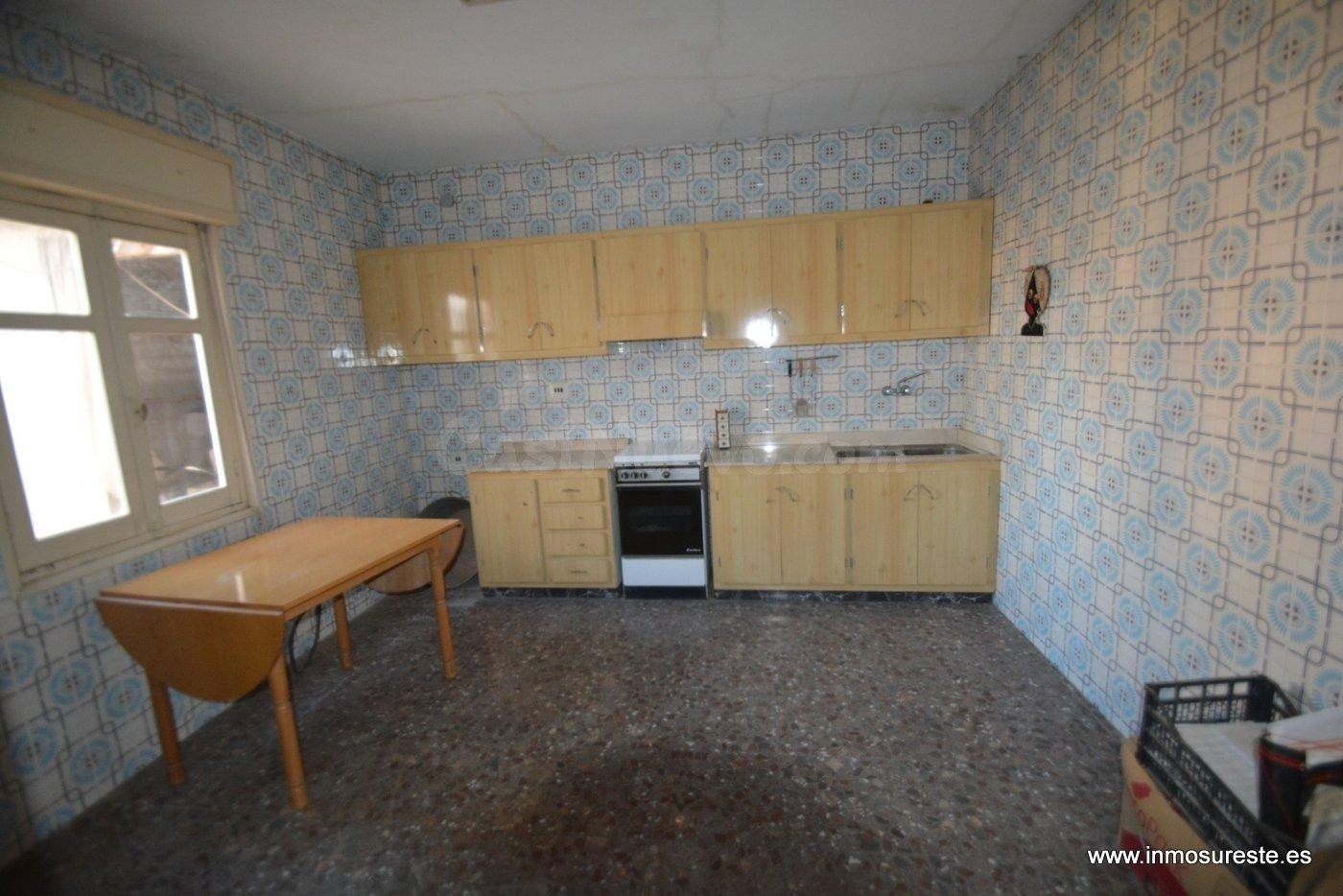 ¡¡ MAGNÍFICA VIVIENDA !! Casa en la pedanía de Molins, Orihuela, distribuida en dos plantas y dos parcelas de terreno. - foto 2