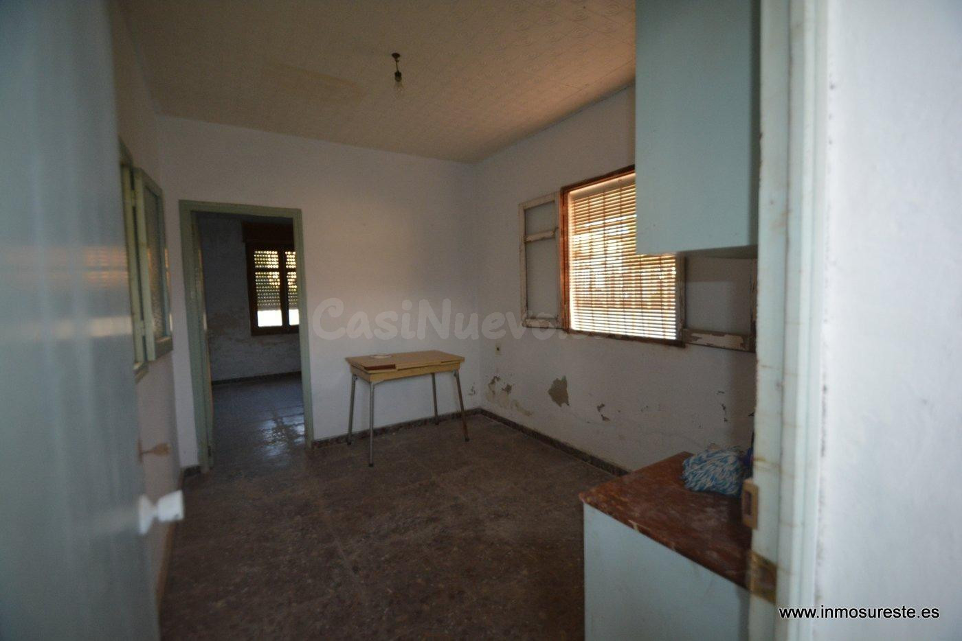 ¡¡ MAGNÍFICA VIVIENDA !! Casa en la pedanía de Molins, Orihuela, distribuida en dos plantas y dos parcelas de terreno. - foto 4