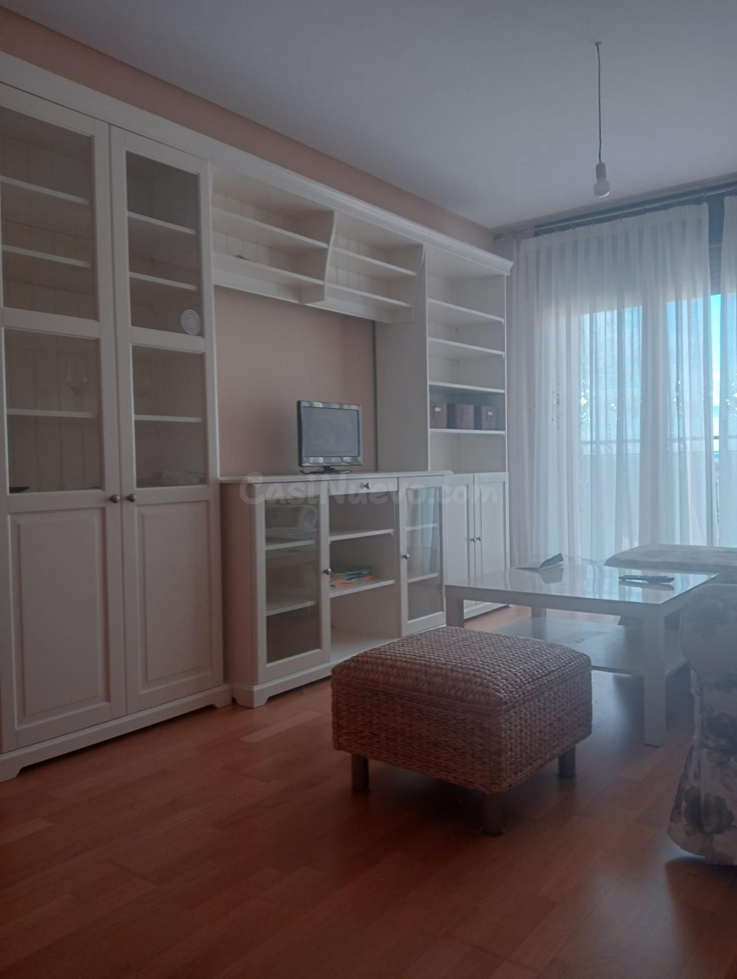 SE VENDE APARTAMENTO EN EL CENTRO, COCINA AMUEBLADA, SALÓN,  - foto 2
