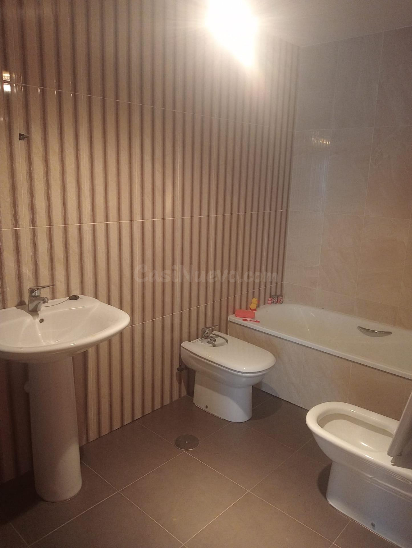SE VENDE APARTAMENTO EN EL CENTRO, COCINA AMUEBLADA, SALÓN,  - foto 5