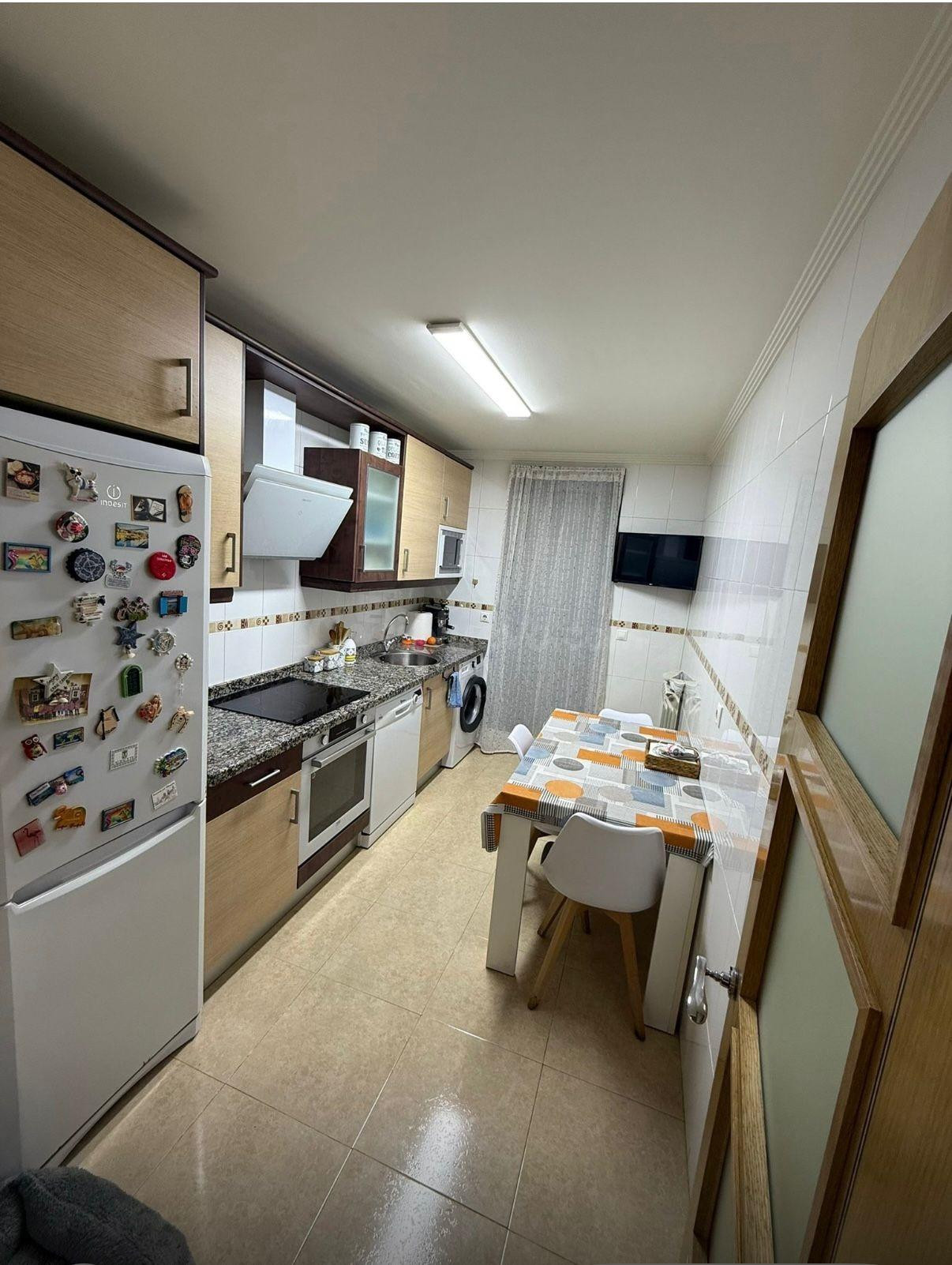 SE VENDE PISO SEMINUEVO EN VALENCIA DE DON JUAN, AMUEBLADO,  - foto 2